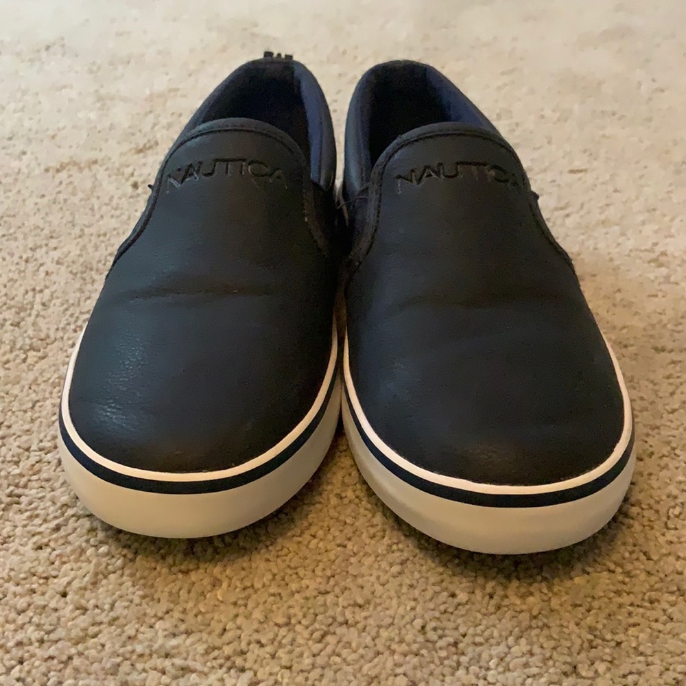 Boys NAUTICA casual/dress shoes. Size 1y.